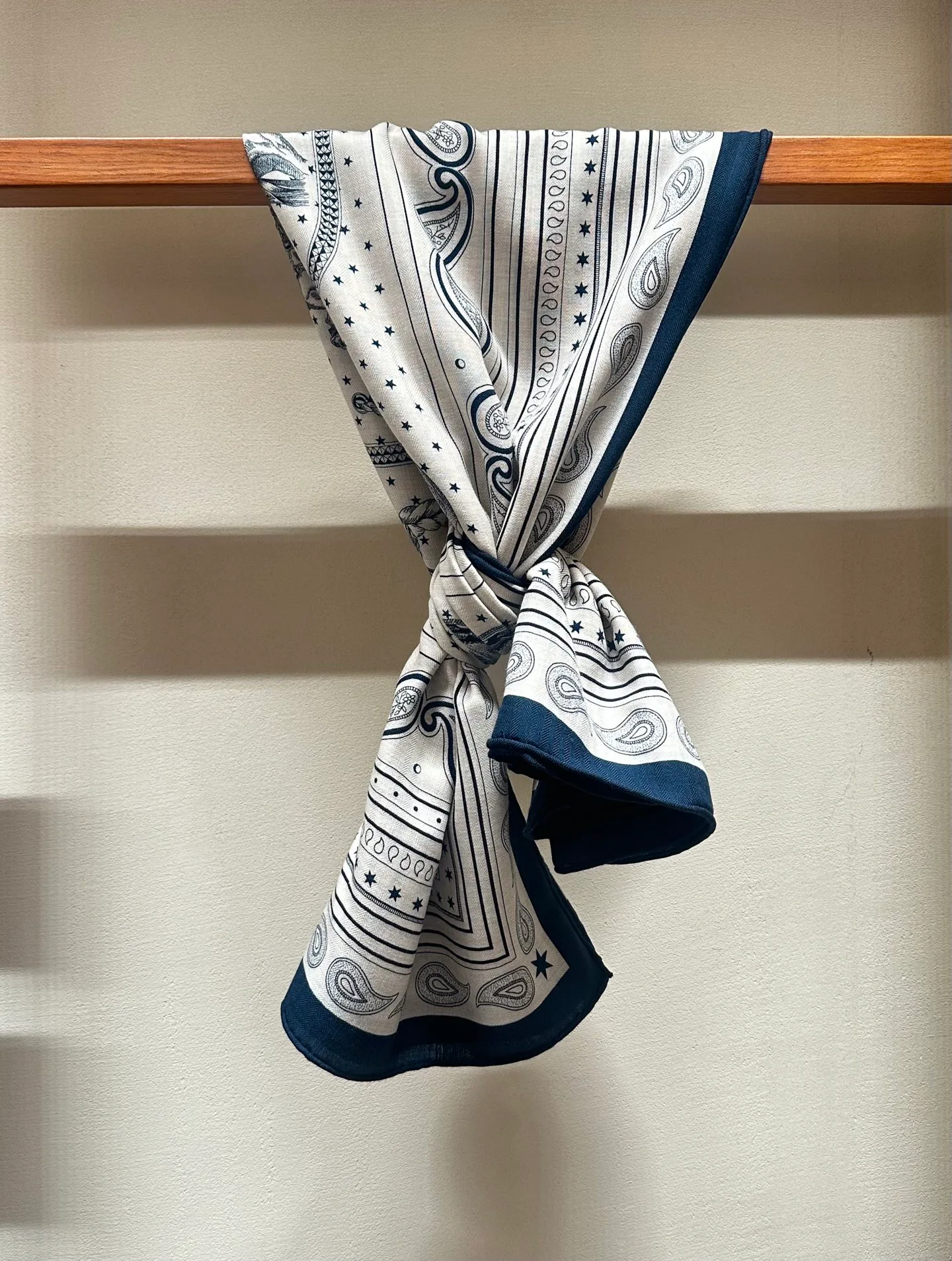 Silk Scarves HERMES 17991182