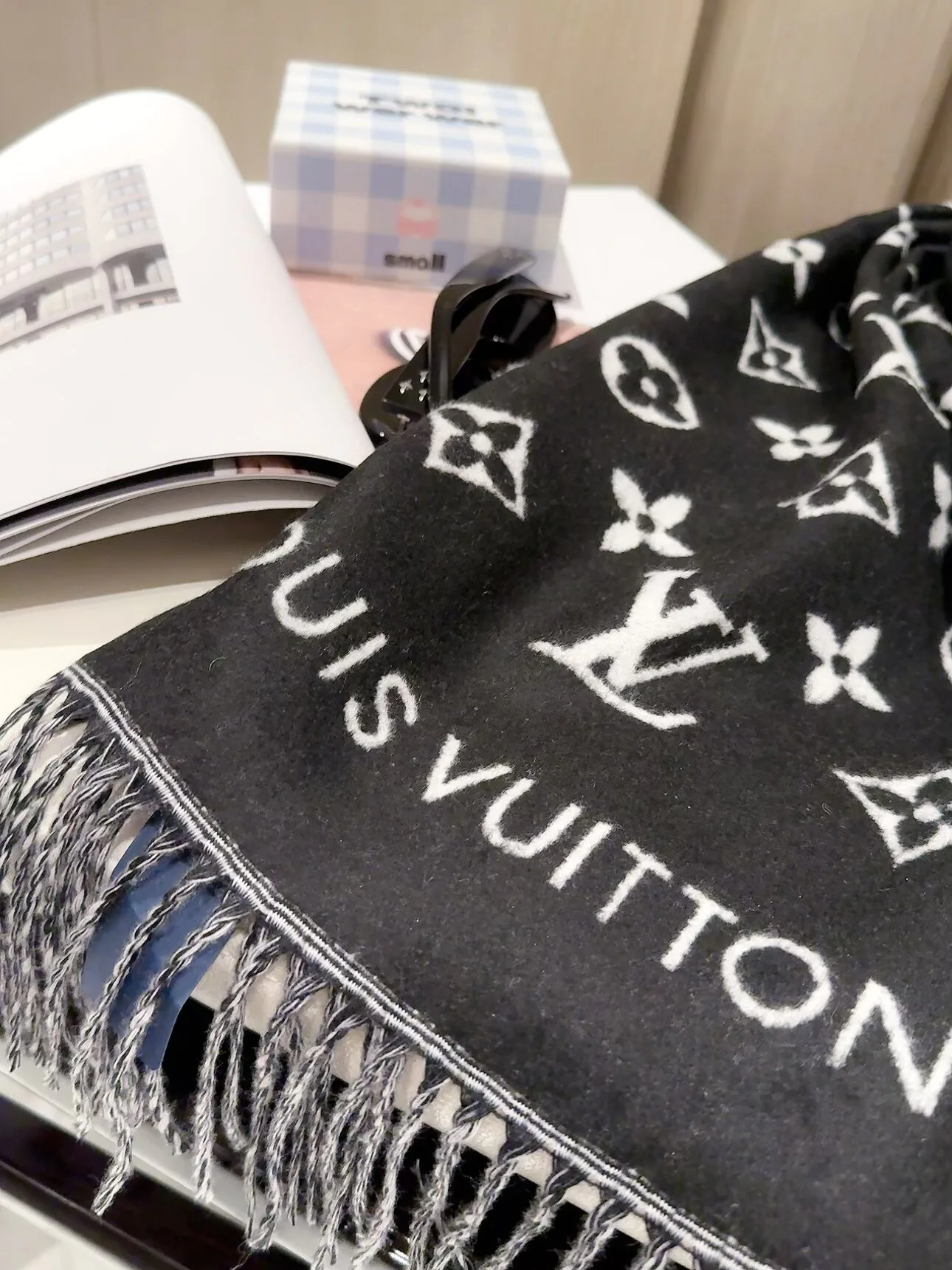 Scarves LOUIS VUITTON 18322601