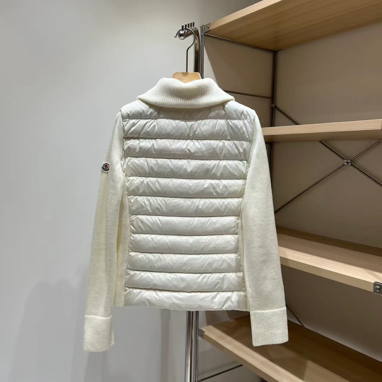 Women's Jackets And Down Jackets MONCLER 18131417