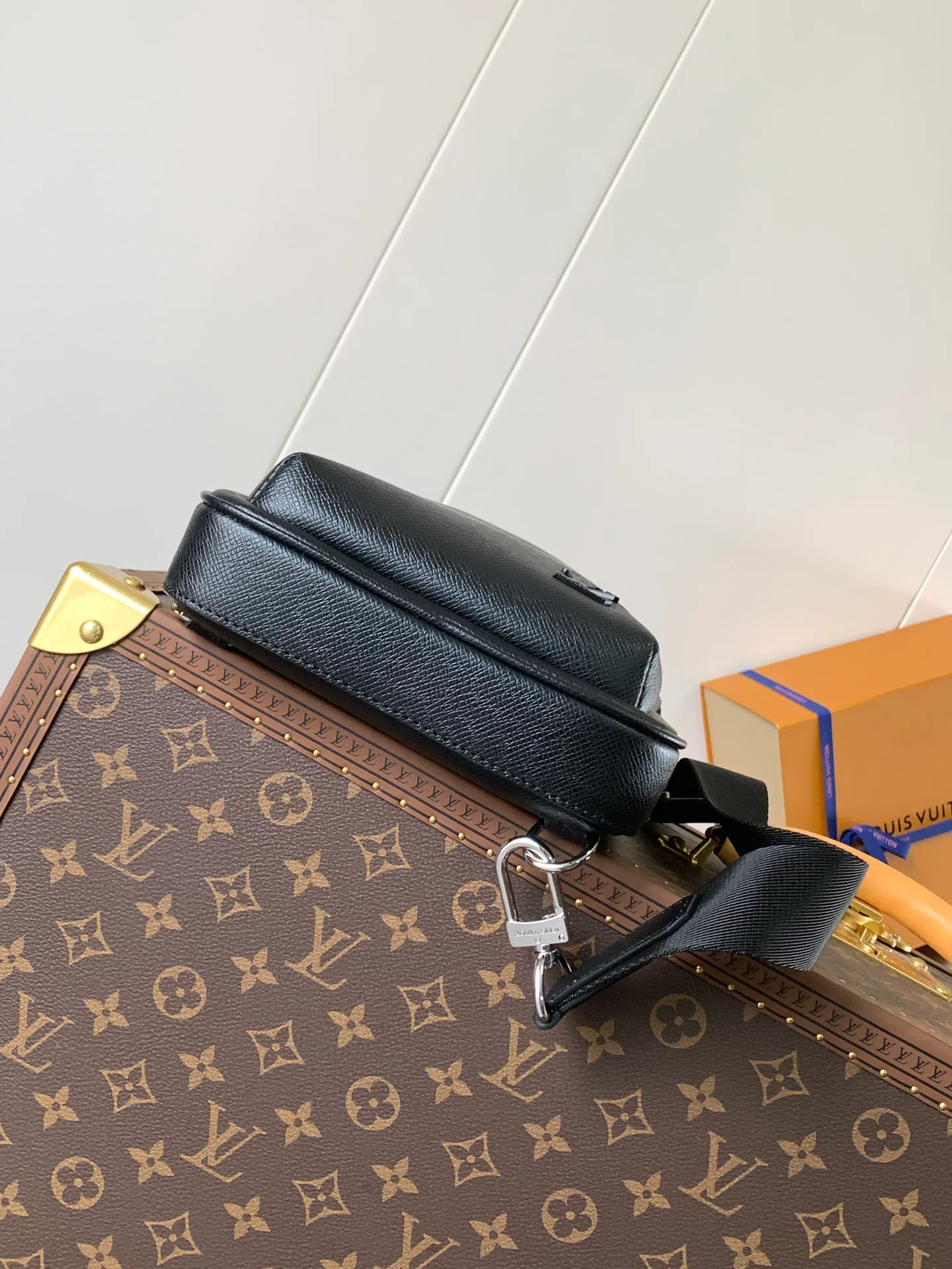 Women's Shoulder Bags LOUIS VUITTON 17948721