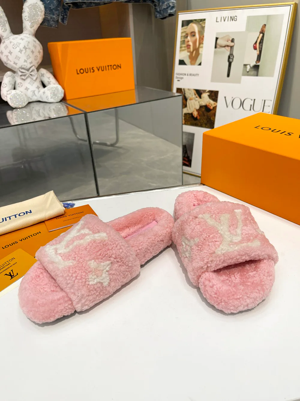 Women's Slippers LOUIS VUITTON 18366837