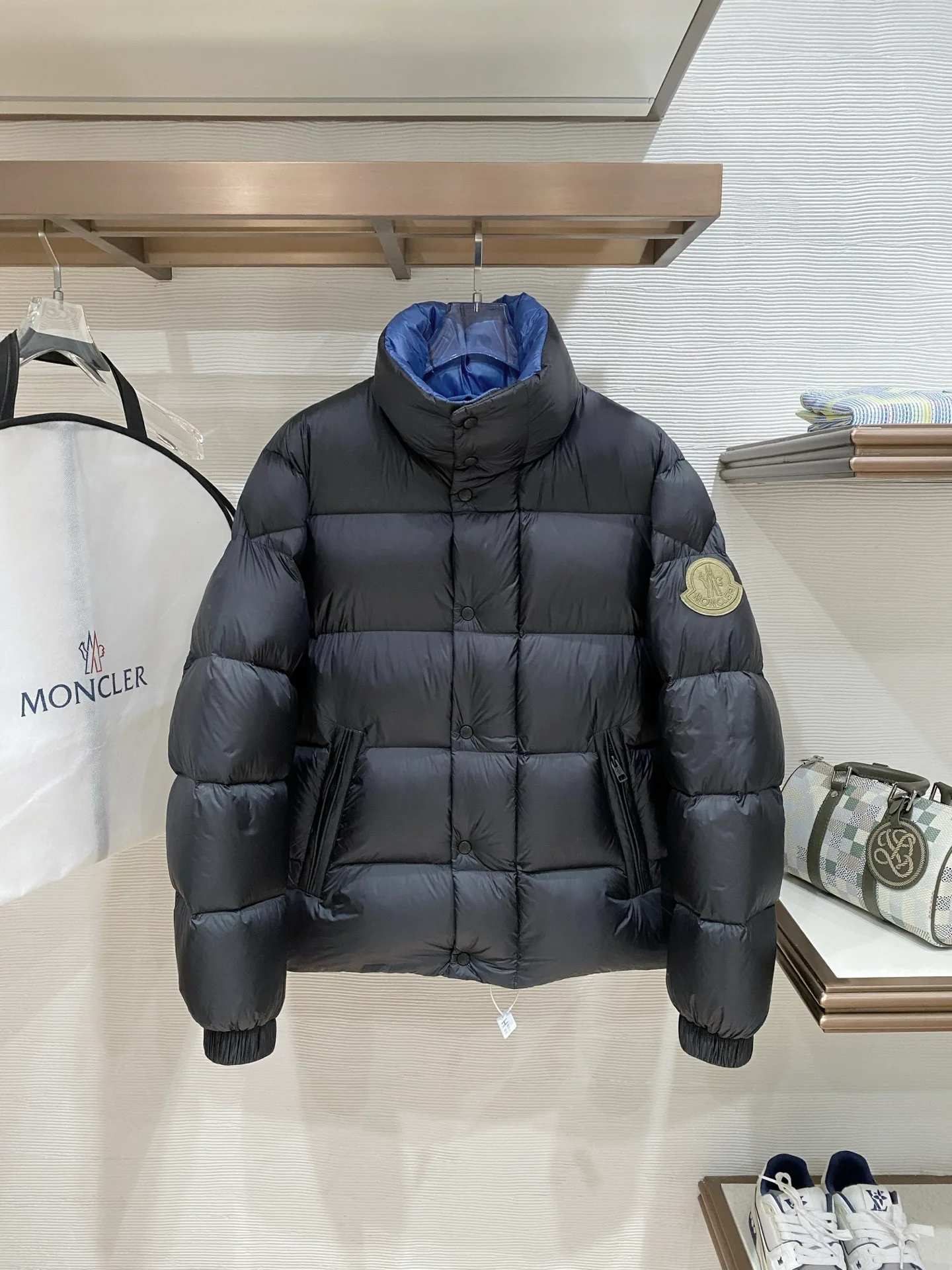 Men's Jackets And Down Jackets MONCLER 18097981