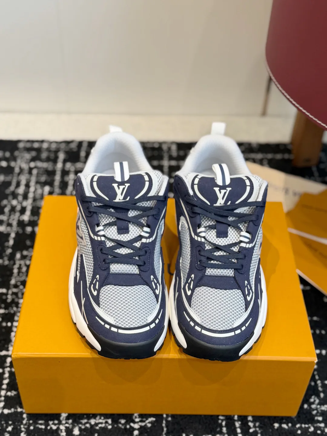 Men's Sneakers LOUIS VUITTON 17437994