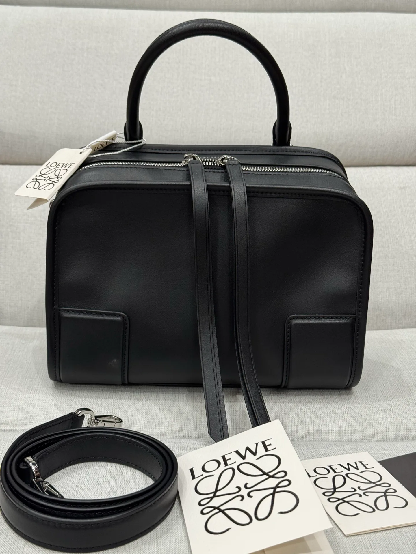 Women's Classic Handbags LOEWE 17927643