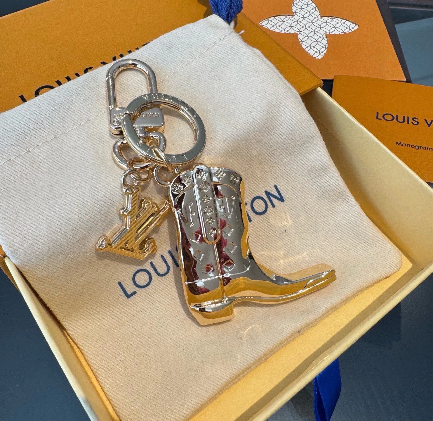Key Cases LOUIS VUITTON 18013308