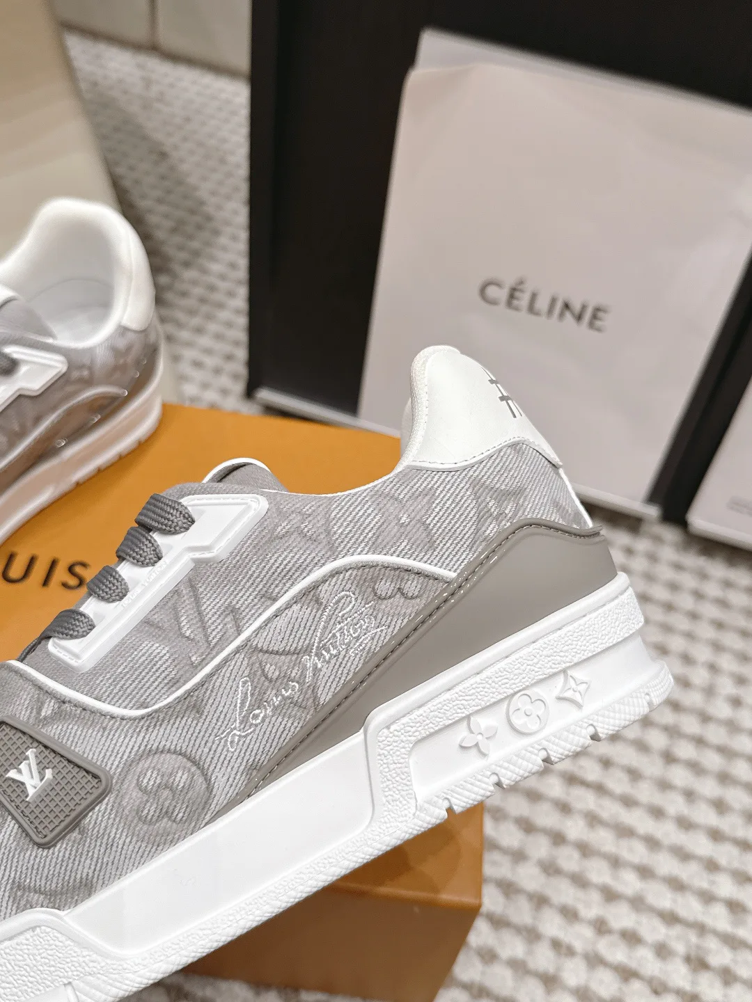 Women's Sneakers LOUIS VUITTON 17657683