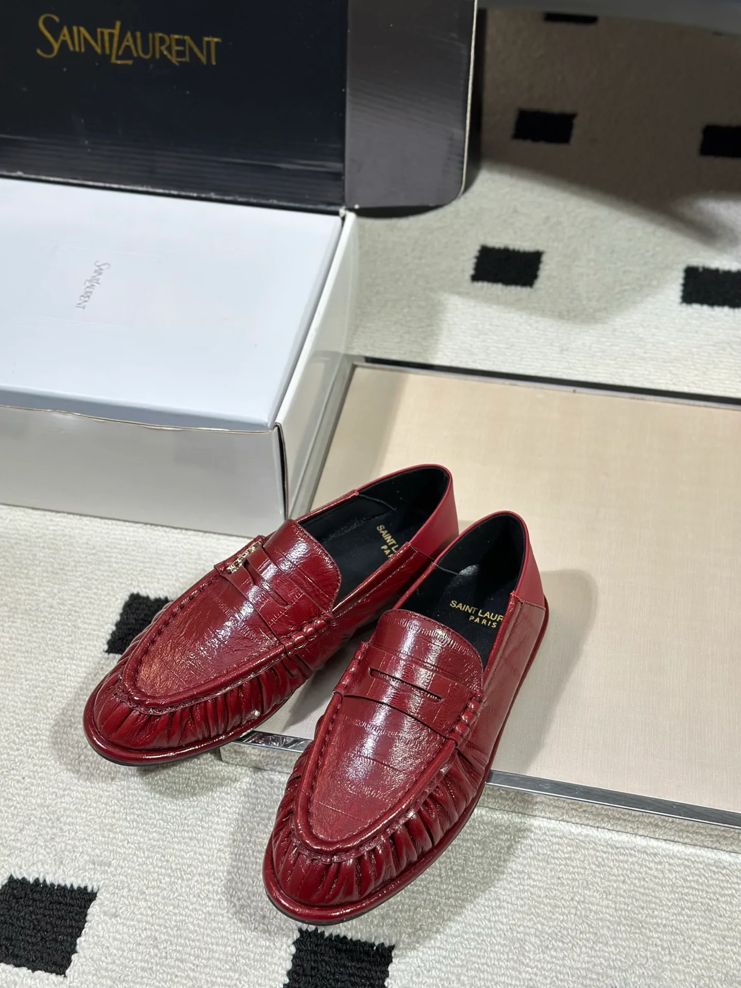 Women's Loafers And Moccasins SAINT LAURENT 18041756