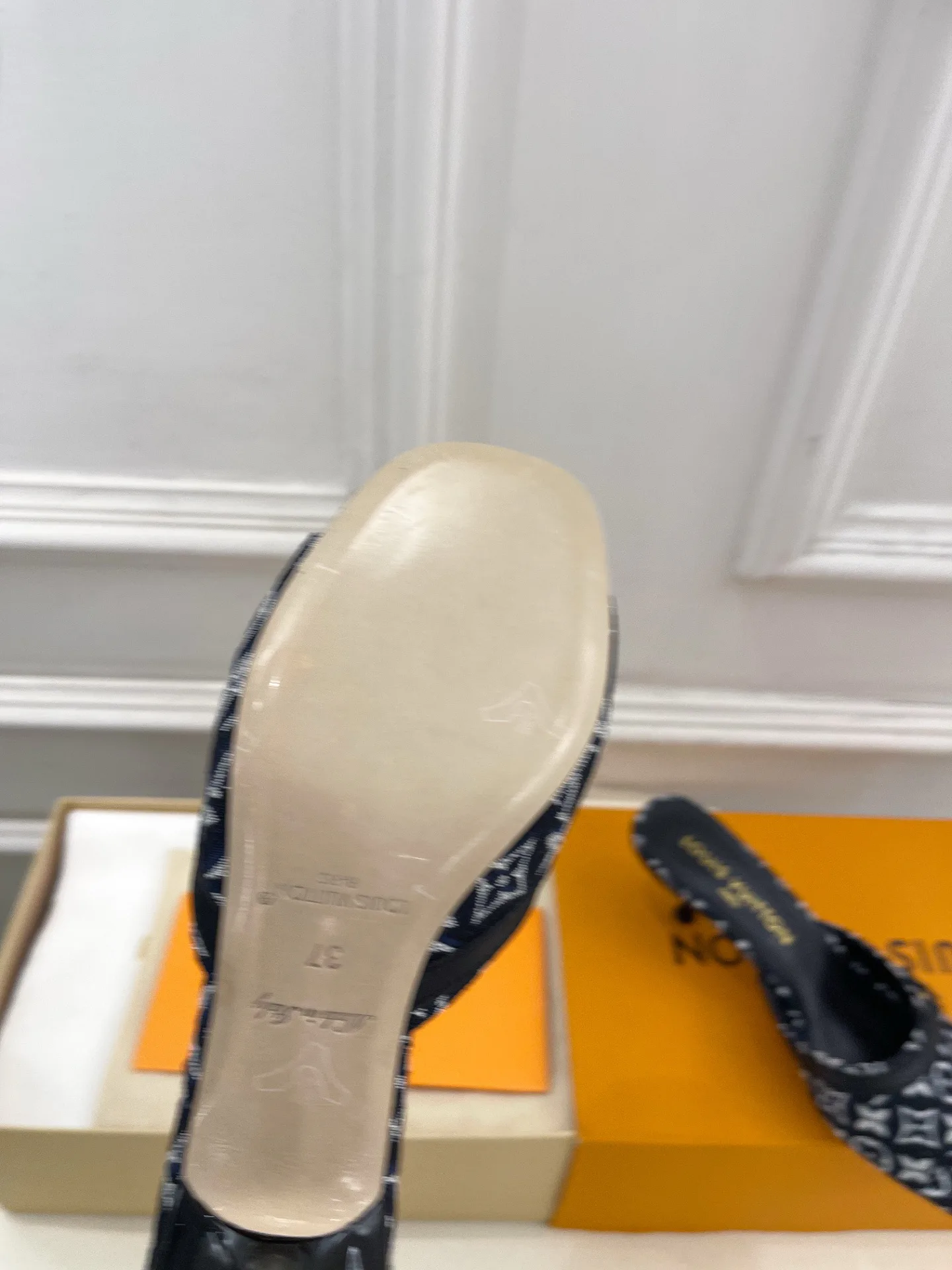 Women's Mules And Clogs LOUIS VUITTON 17506941