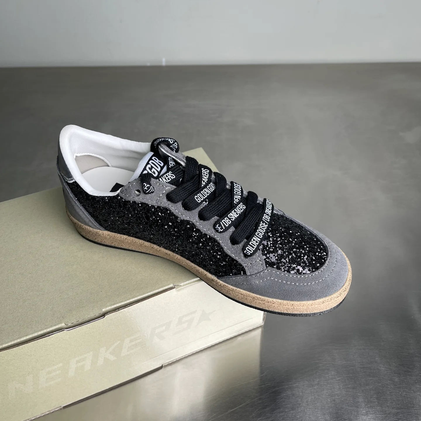 Women's Sneakers GOLDEN GOOSE 18039608