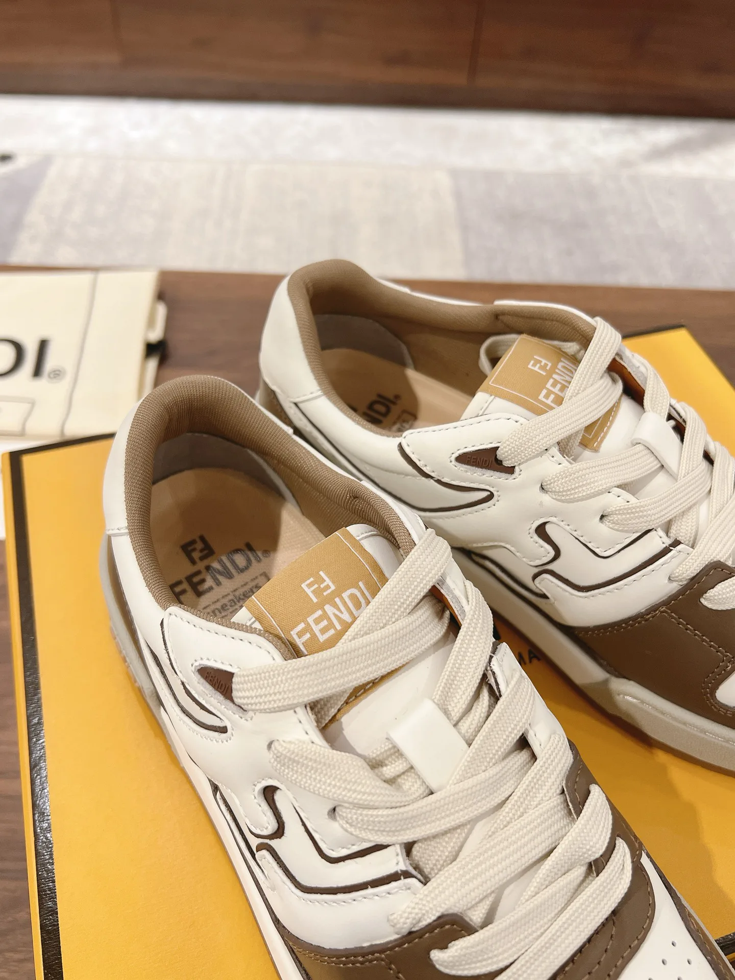 Women's Sneakers FENDI 18219544