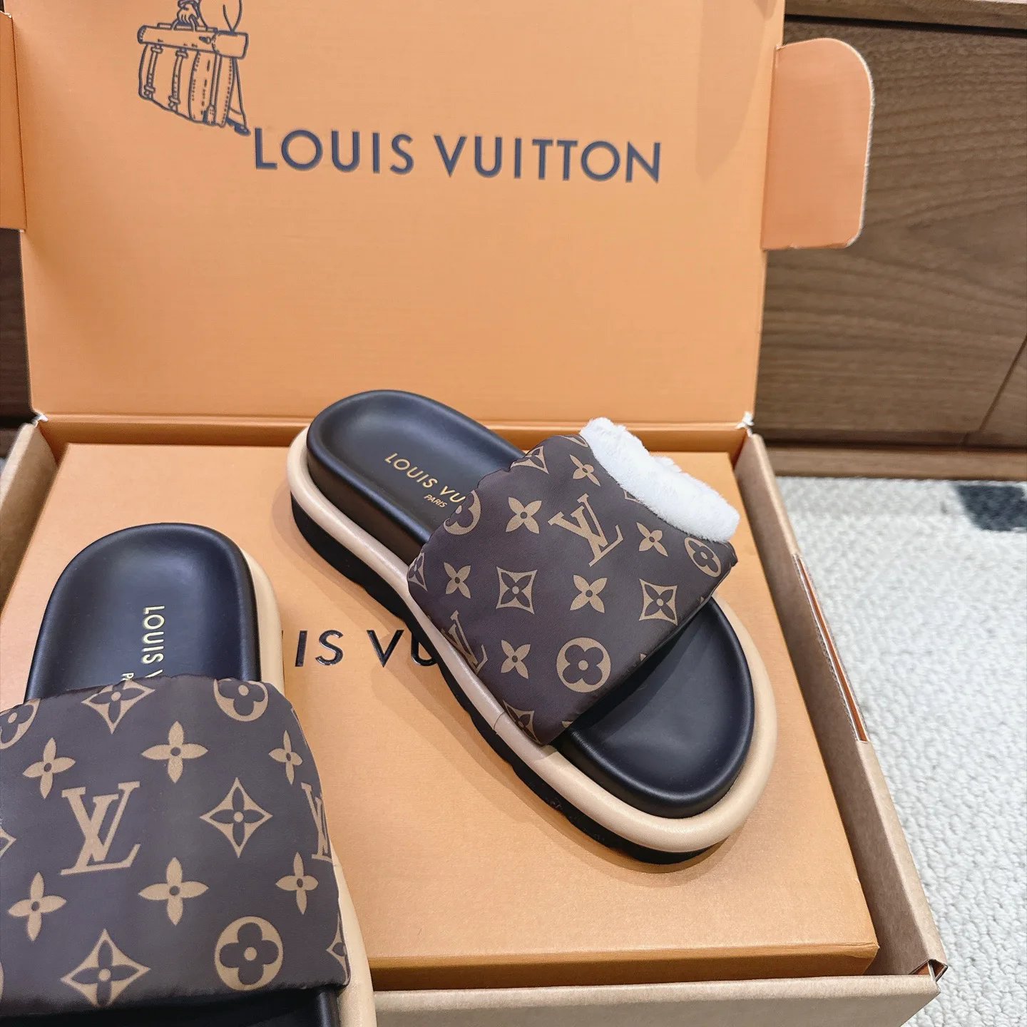Women's Flip-Flops LOUIS VUITTON 18025805
