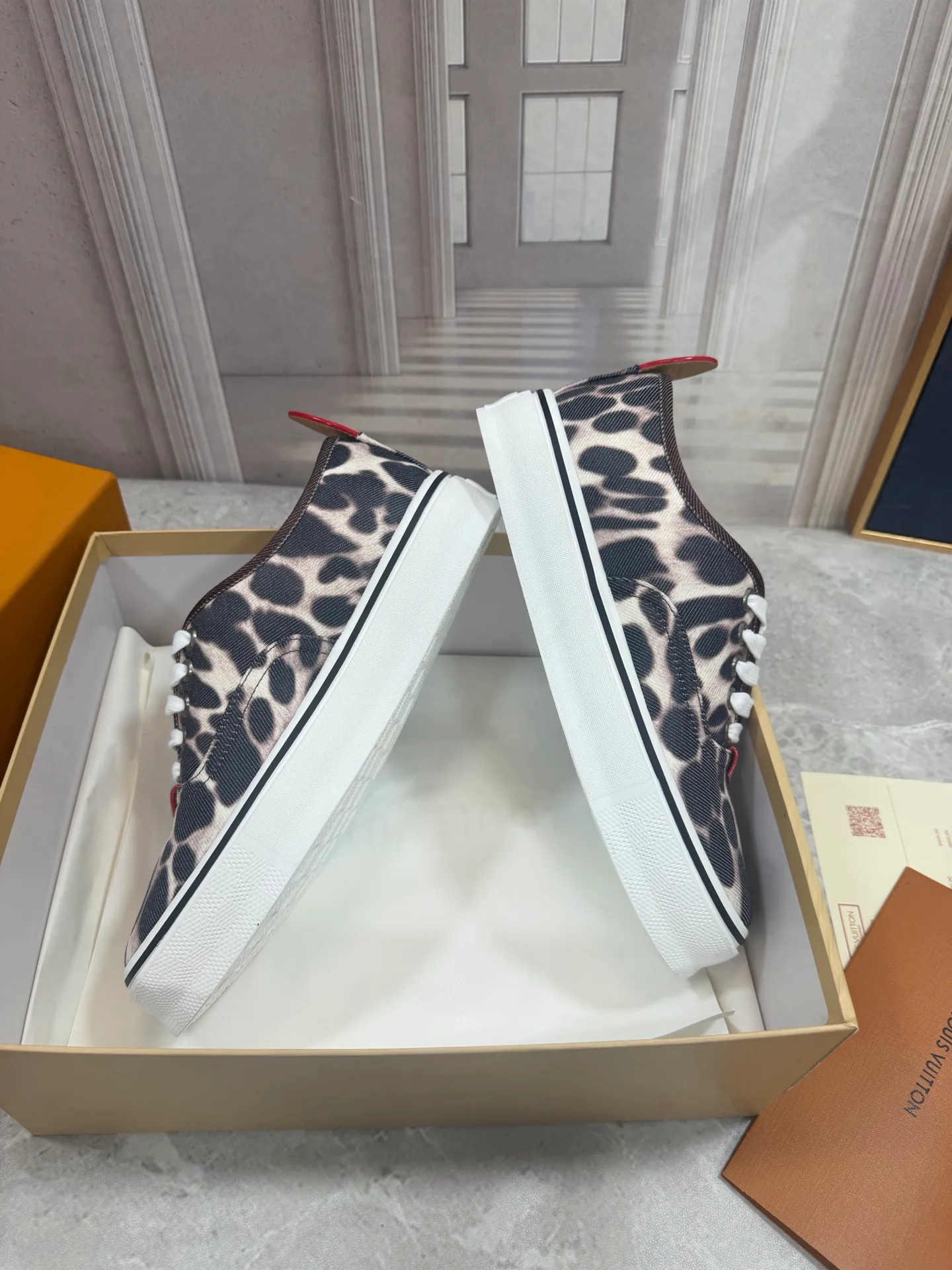 Men's Sneakers LOUIS VUITTON 18190078