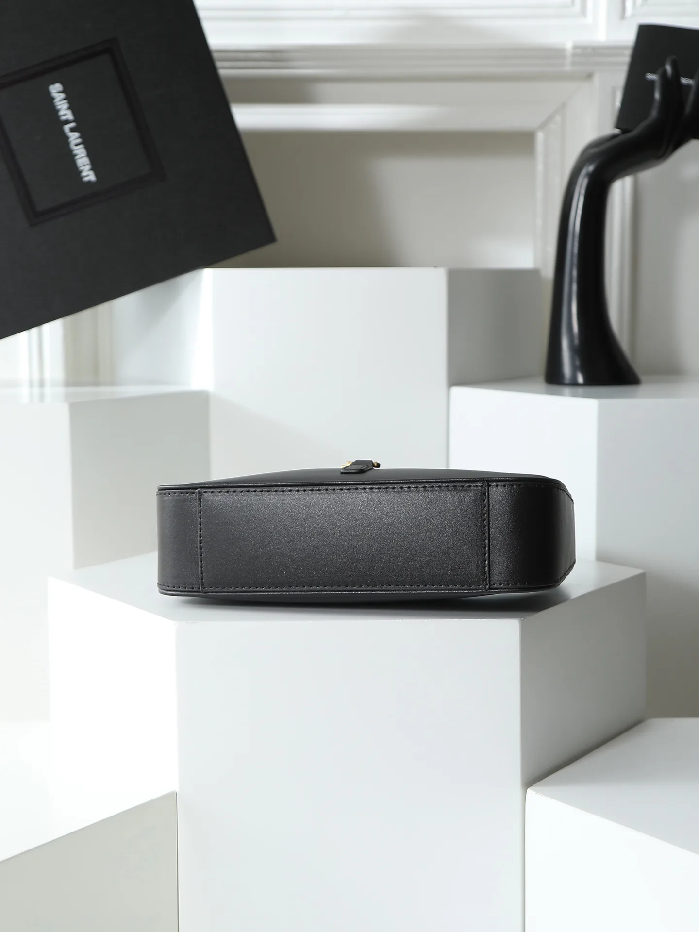 Women's Classic Handbags SAINT LAURENT 18005140