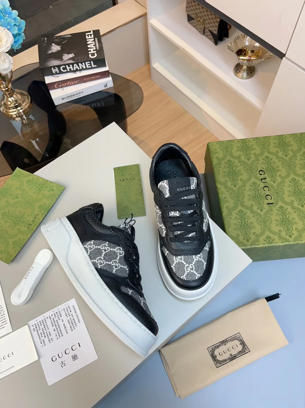 Women's Sneakers GUCCI 18369632