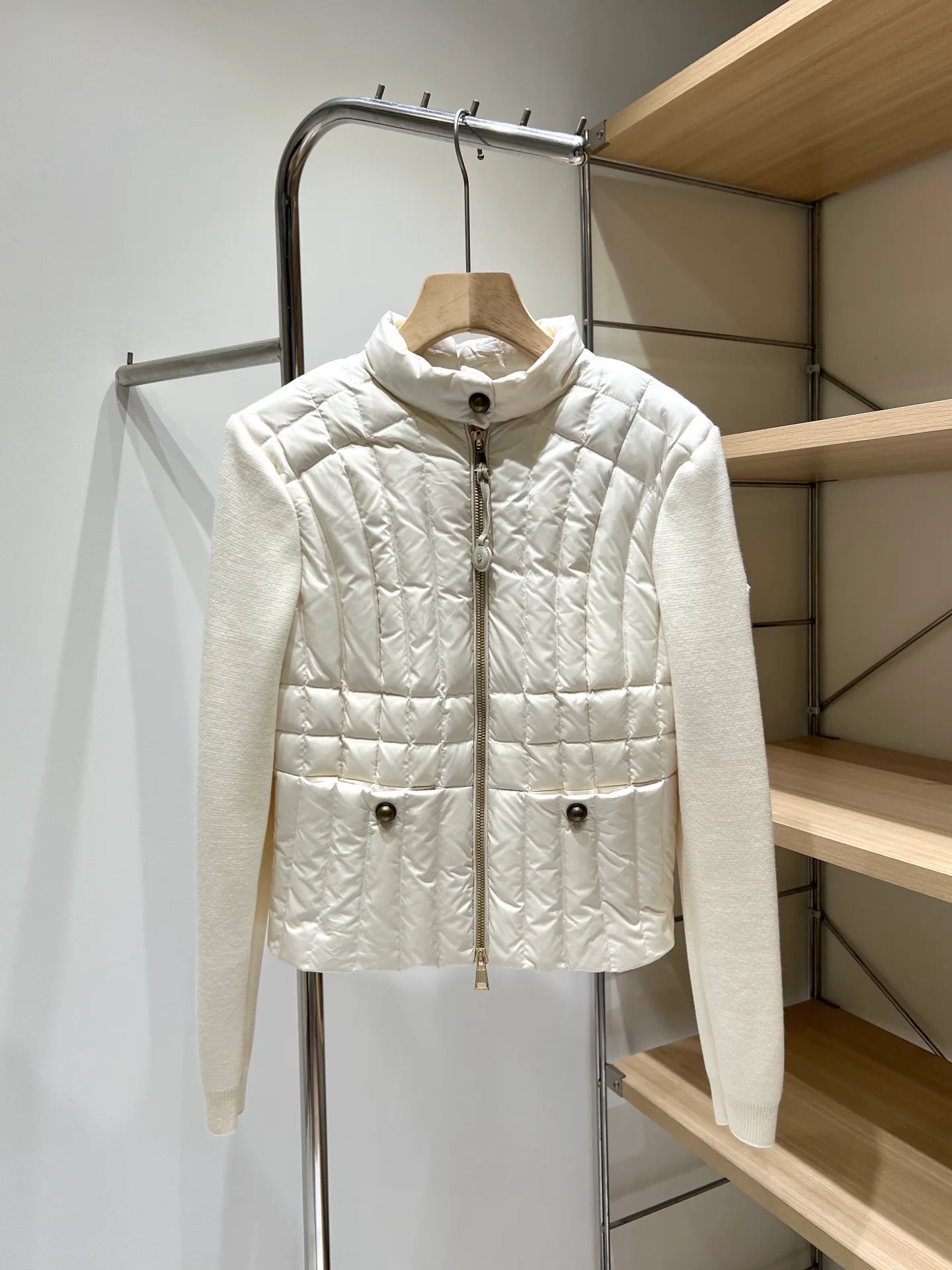Women's Jackets And Down Jackets MONCLER 18106076