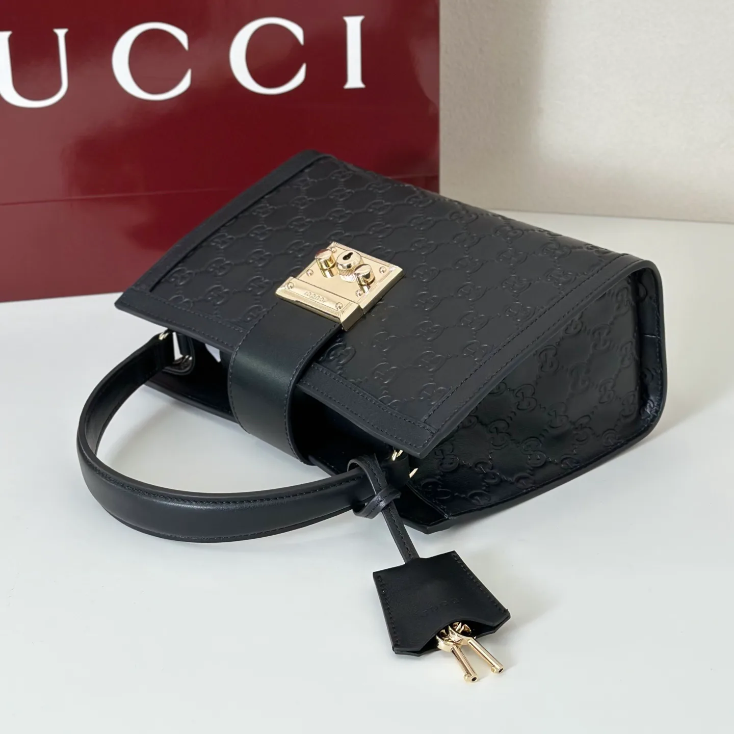 Women's Classic Handbags GUCCI 18310130