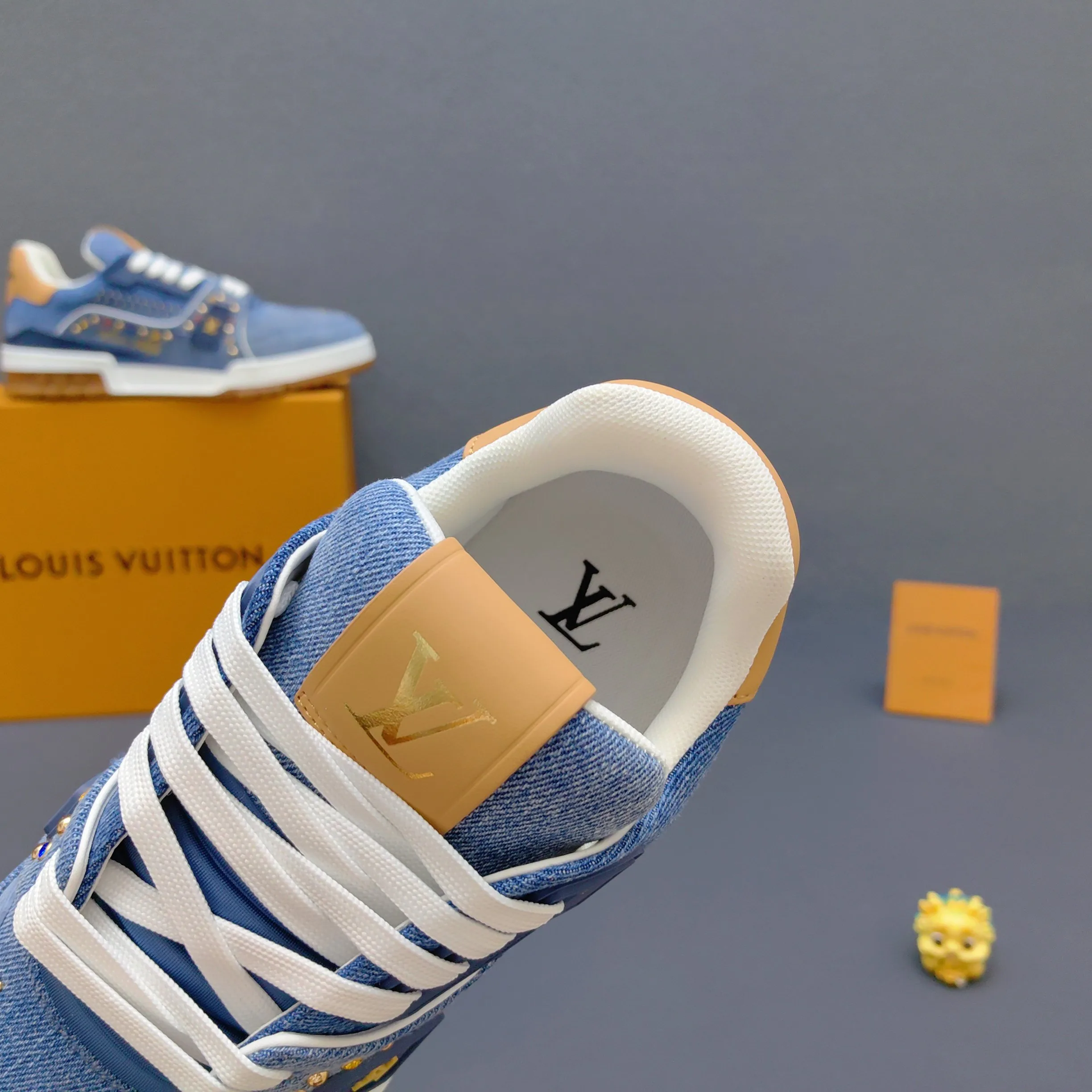Women's Sneakers LOUIS VUITTON 17725105