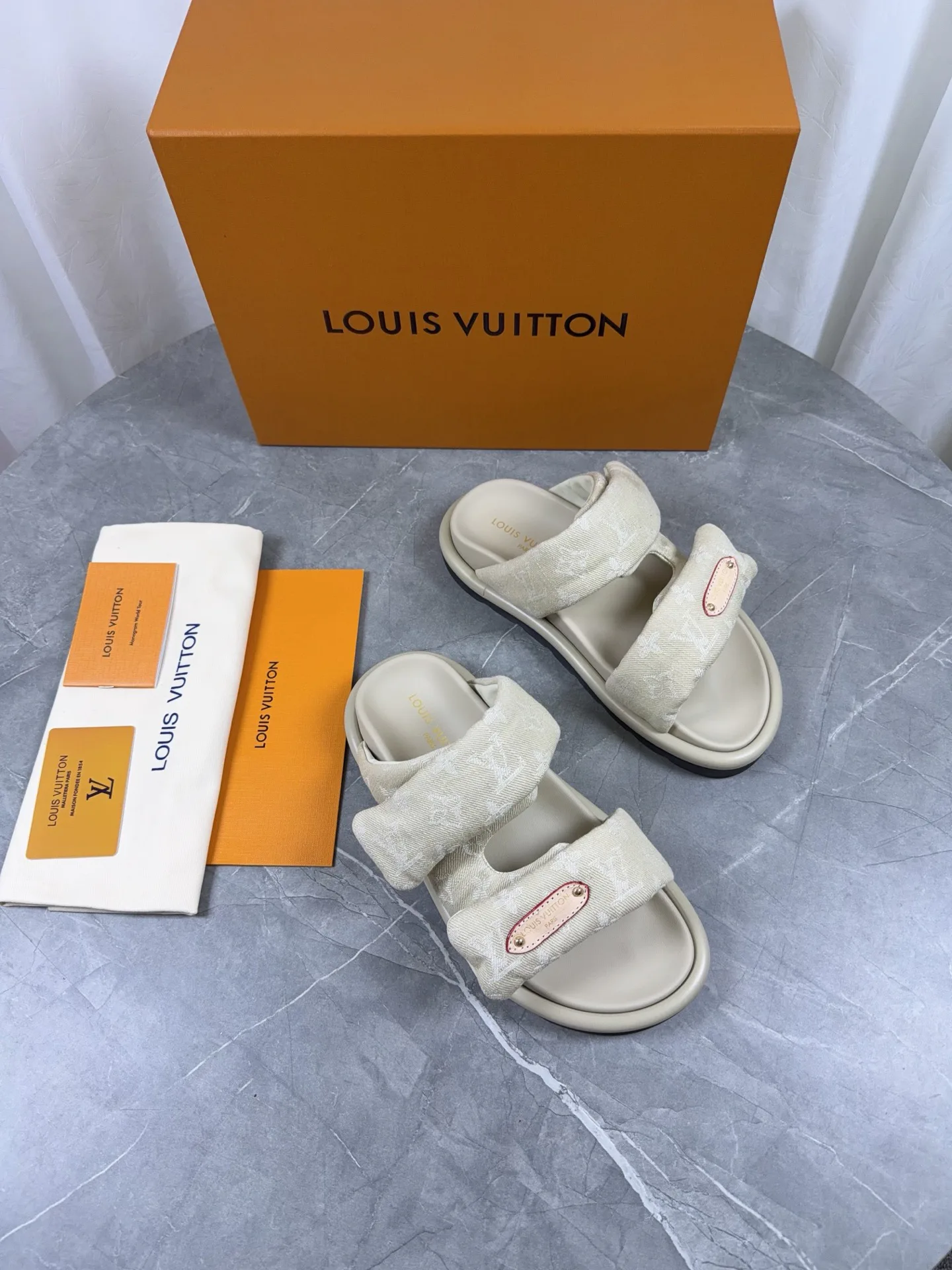 Women's Flip-Flops LOUIS VUITTON 17803867