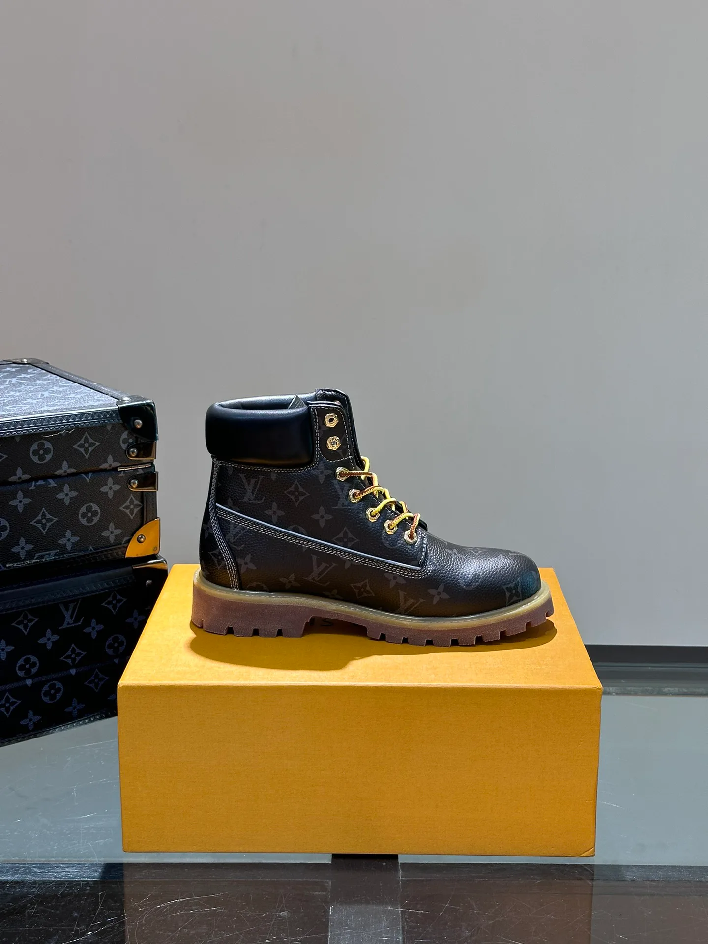 Men's Ankle Boots LOUIS VUITTON 17955337