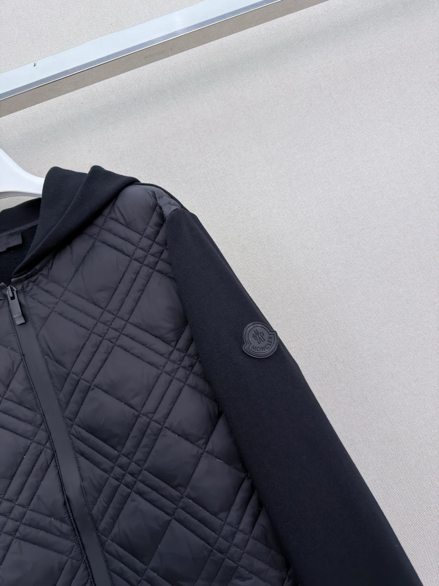 Women's Jackets And Down Jackets MONCLER 18506403