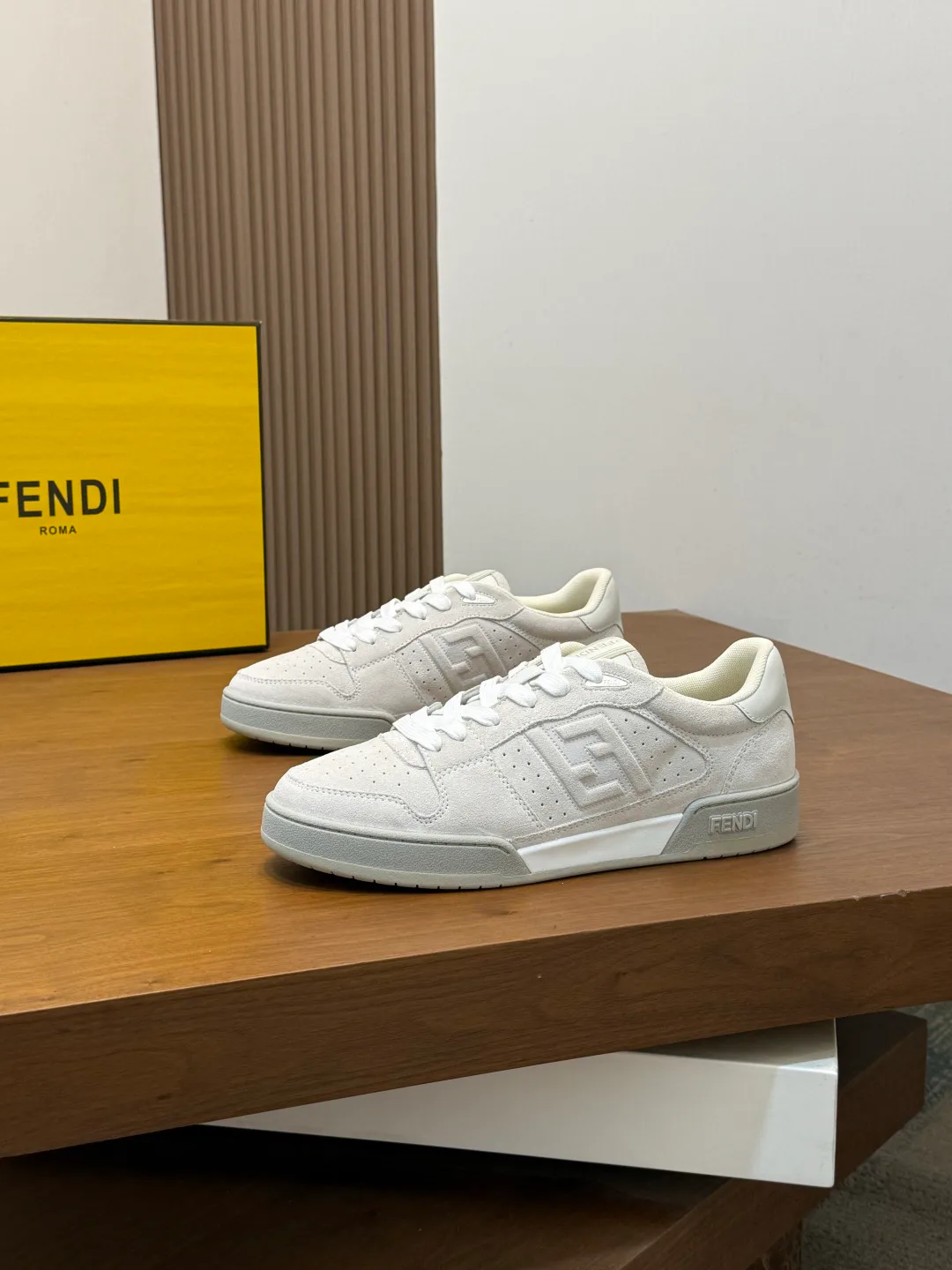 Women's Sneakers FENDI 18116591