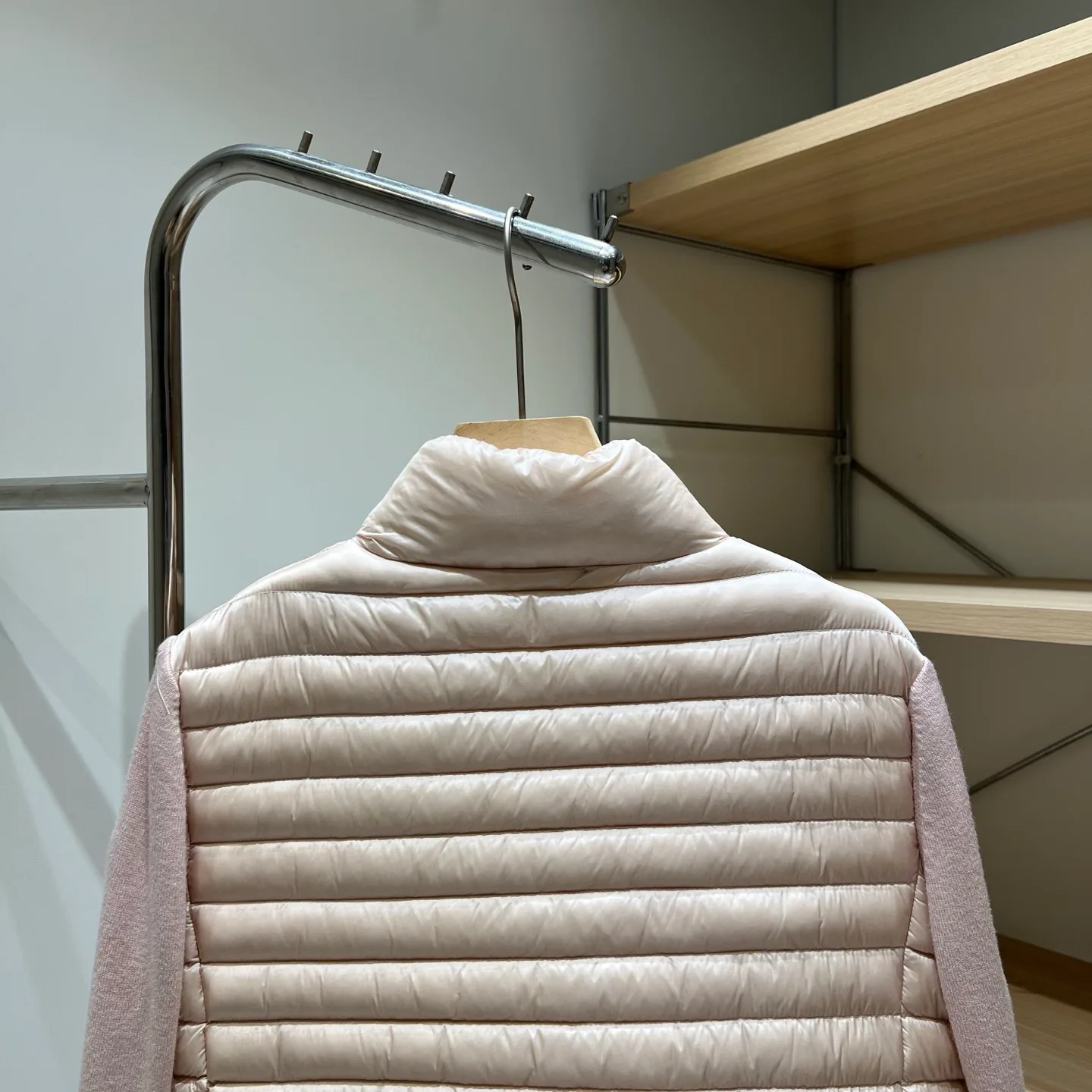 Women's Jackets And Down Jackets MONCLER 18043622