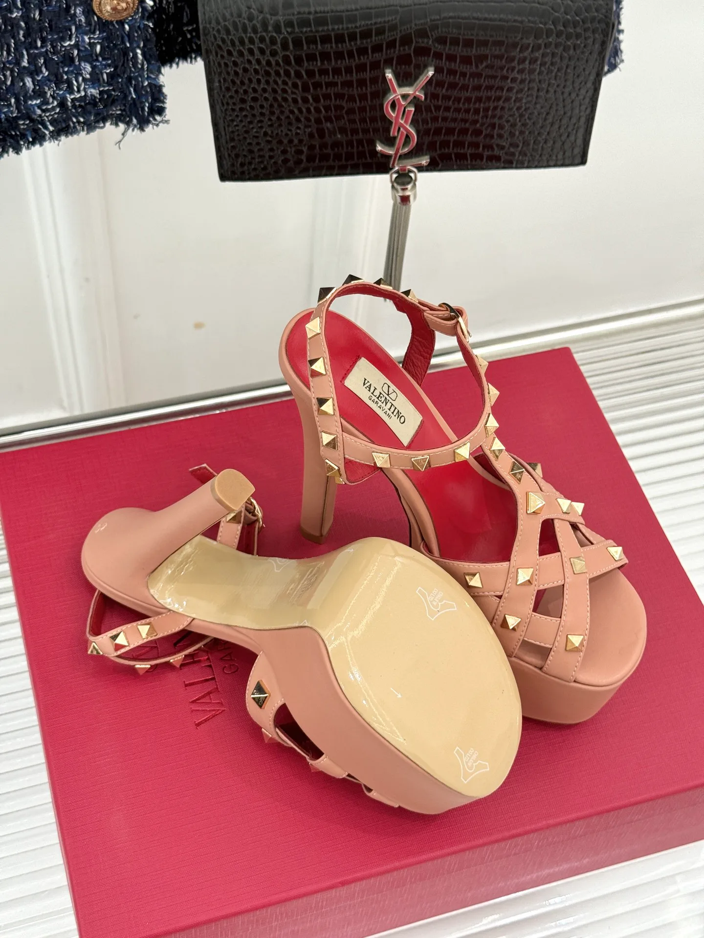 Women's Open-Toe Sandals VALENTINO 18198296