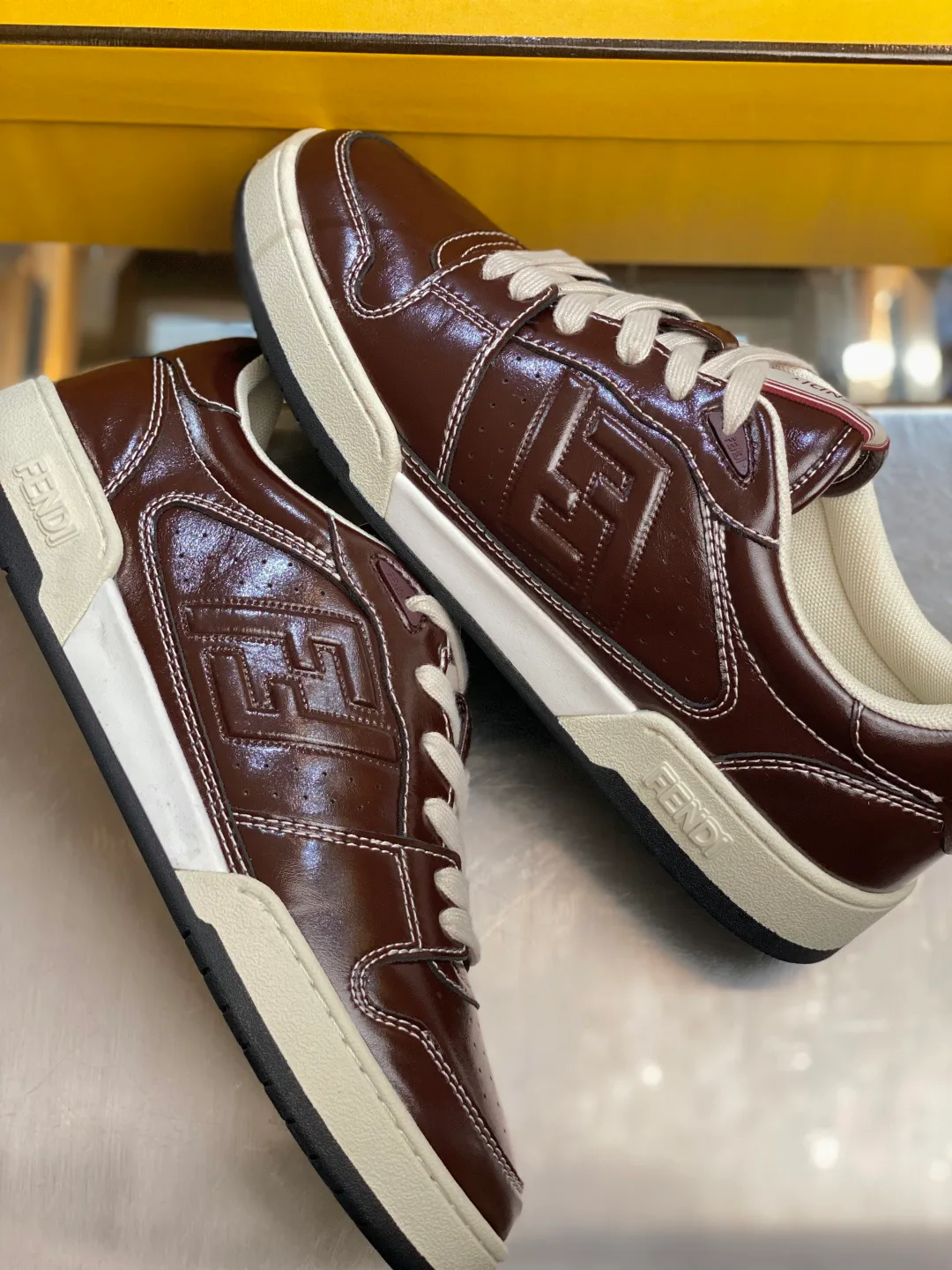 Women's Sneakers FENDI 18119371