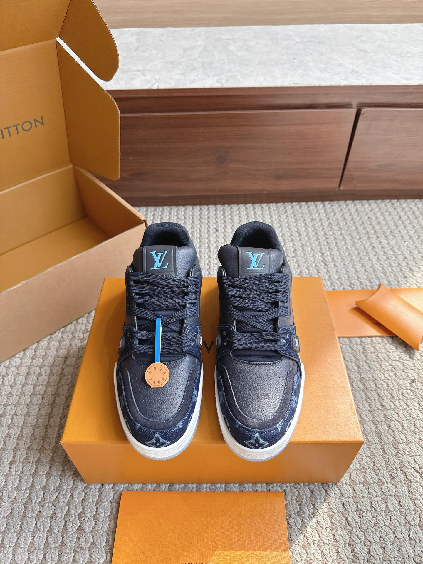Men's Sneakers LOUIS VUITTON 17477019
