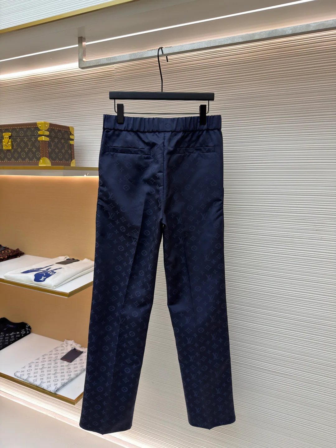 Men's Trousers LOUIS VUITTON 18260608
