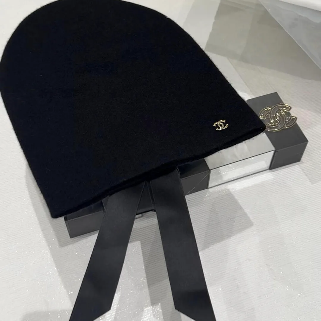 Hats CHANEL 18347796