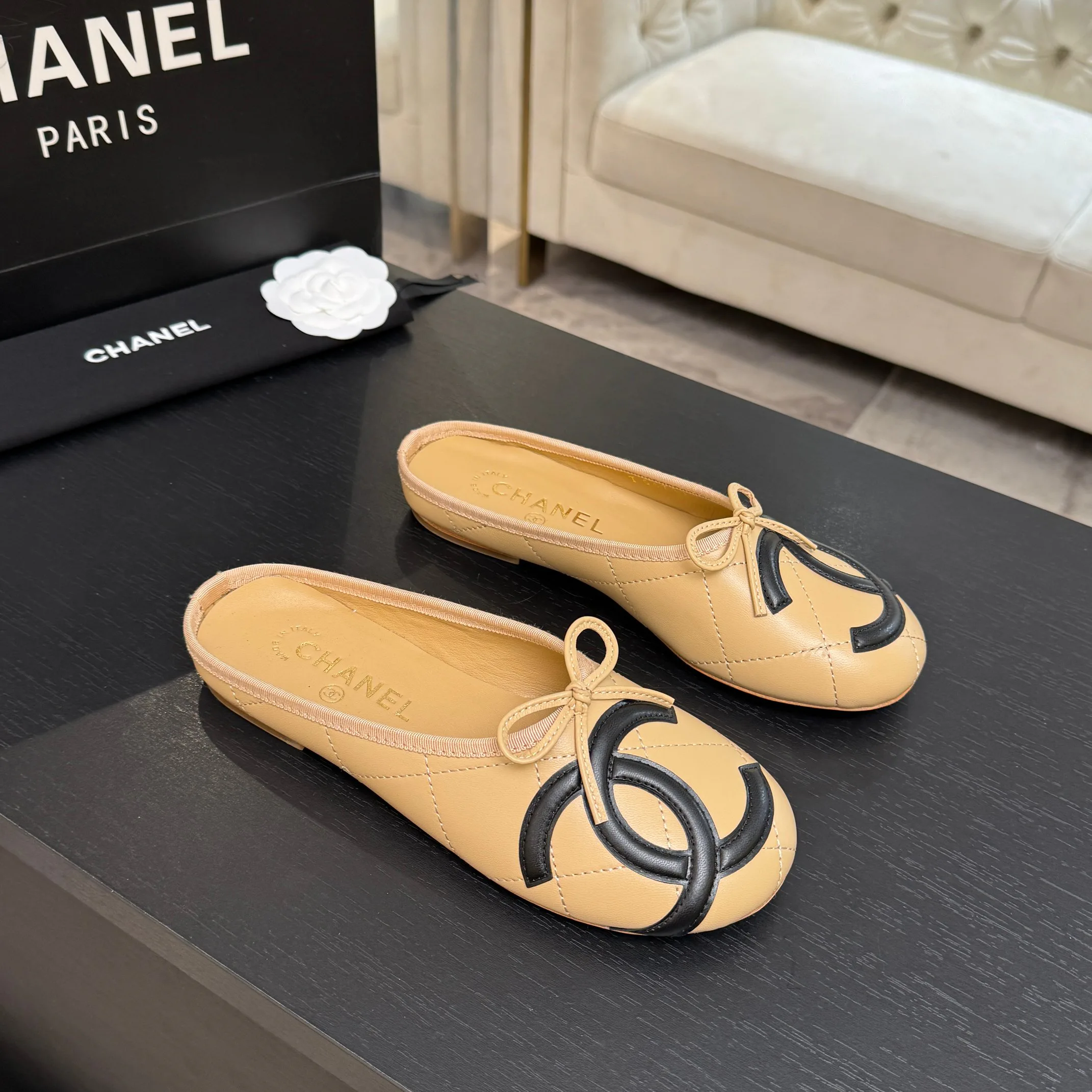 Women's Ballet Flats CHANEL 18063109