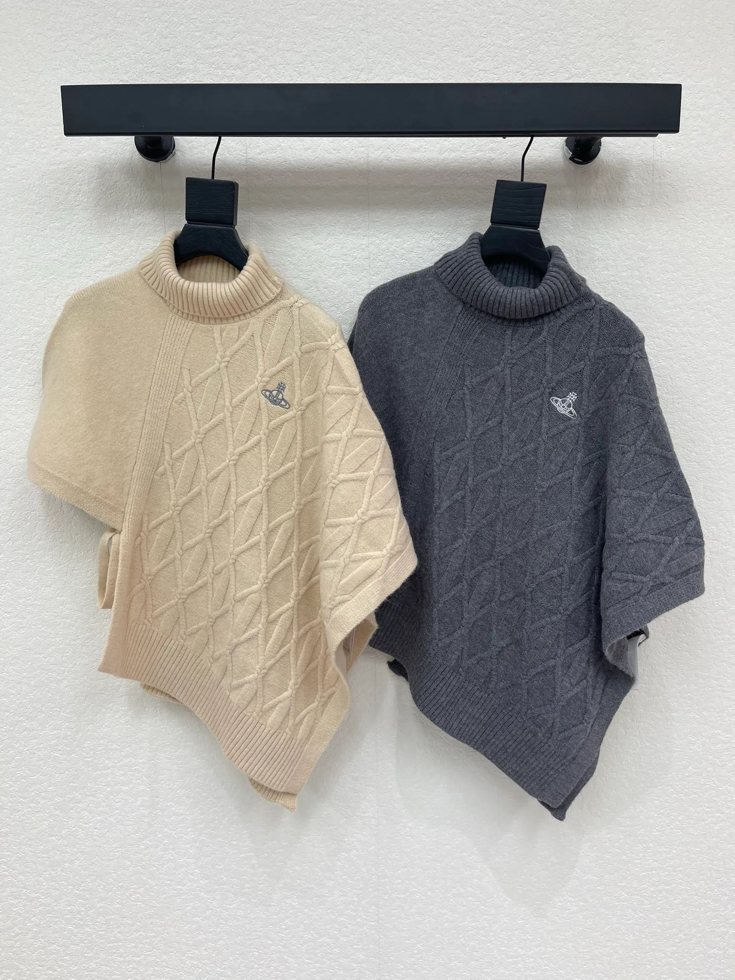 Women's Jumpers And Sweaters VIVIENNE WESTWOOD 18031130