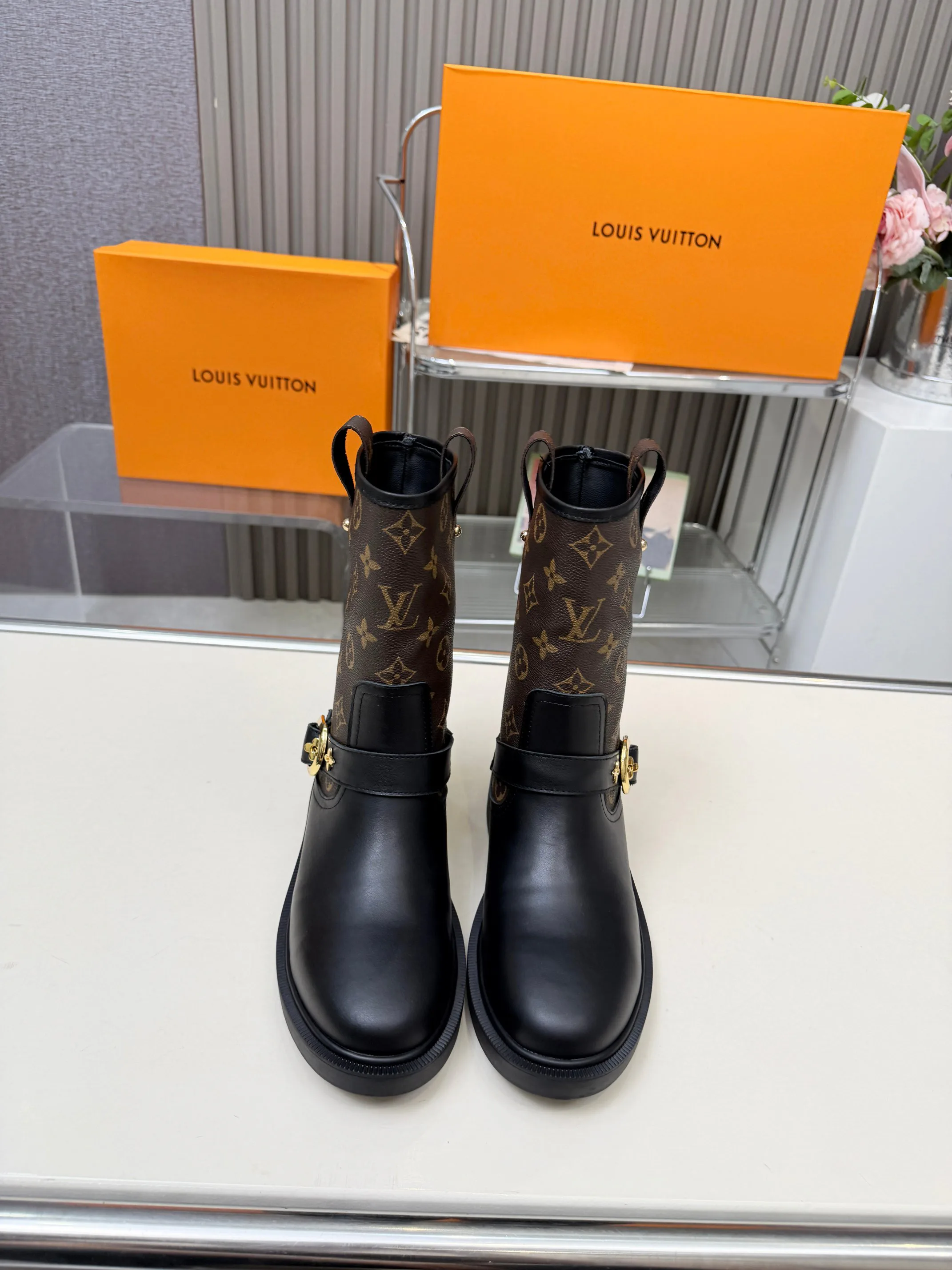 Women's Ankle Boots LOUIS VUITTON 18279809