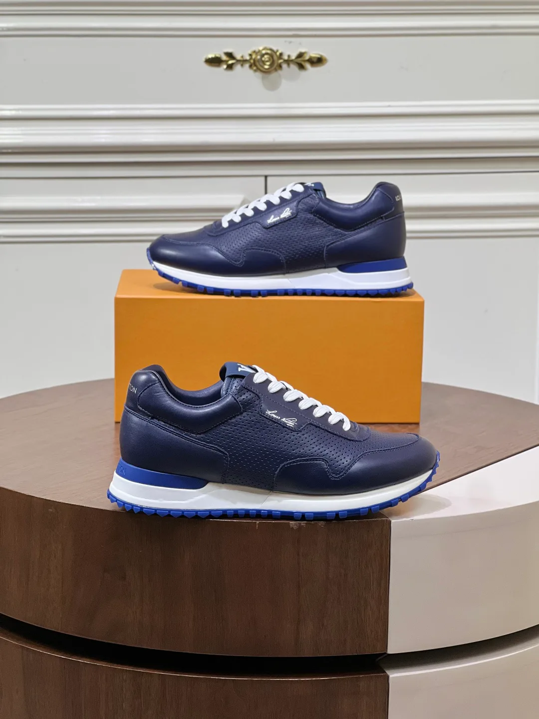 Men's Sneakers LOUIS VUITTON 18039347