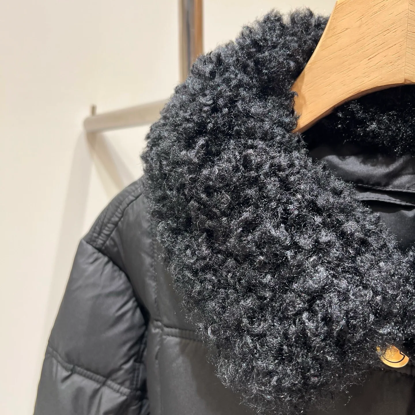 Women's Jackets And Down Jackets MONCLER 18036513