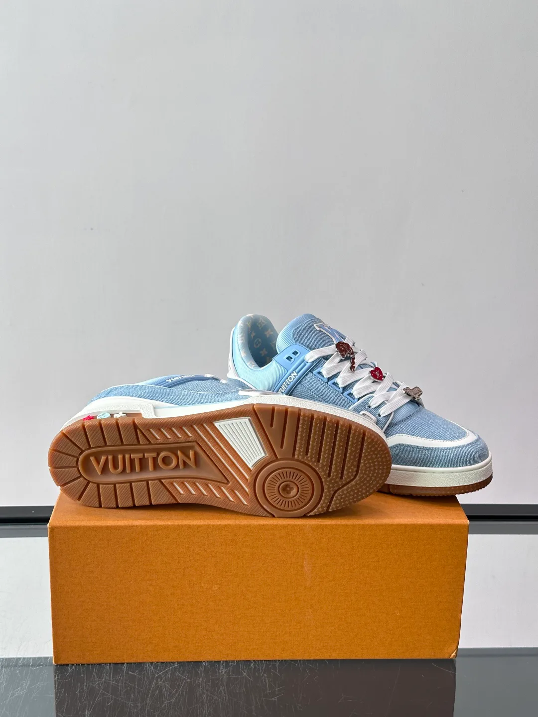 Men's Sneakers LOUIS VUITTON 18102715