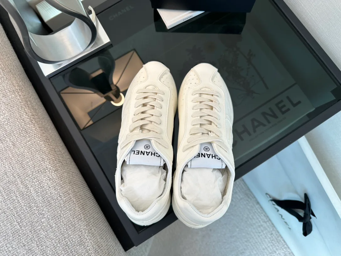 Women's Sneakers CHANEL 18450627