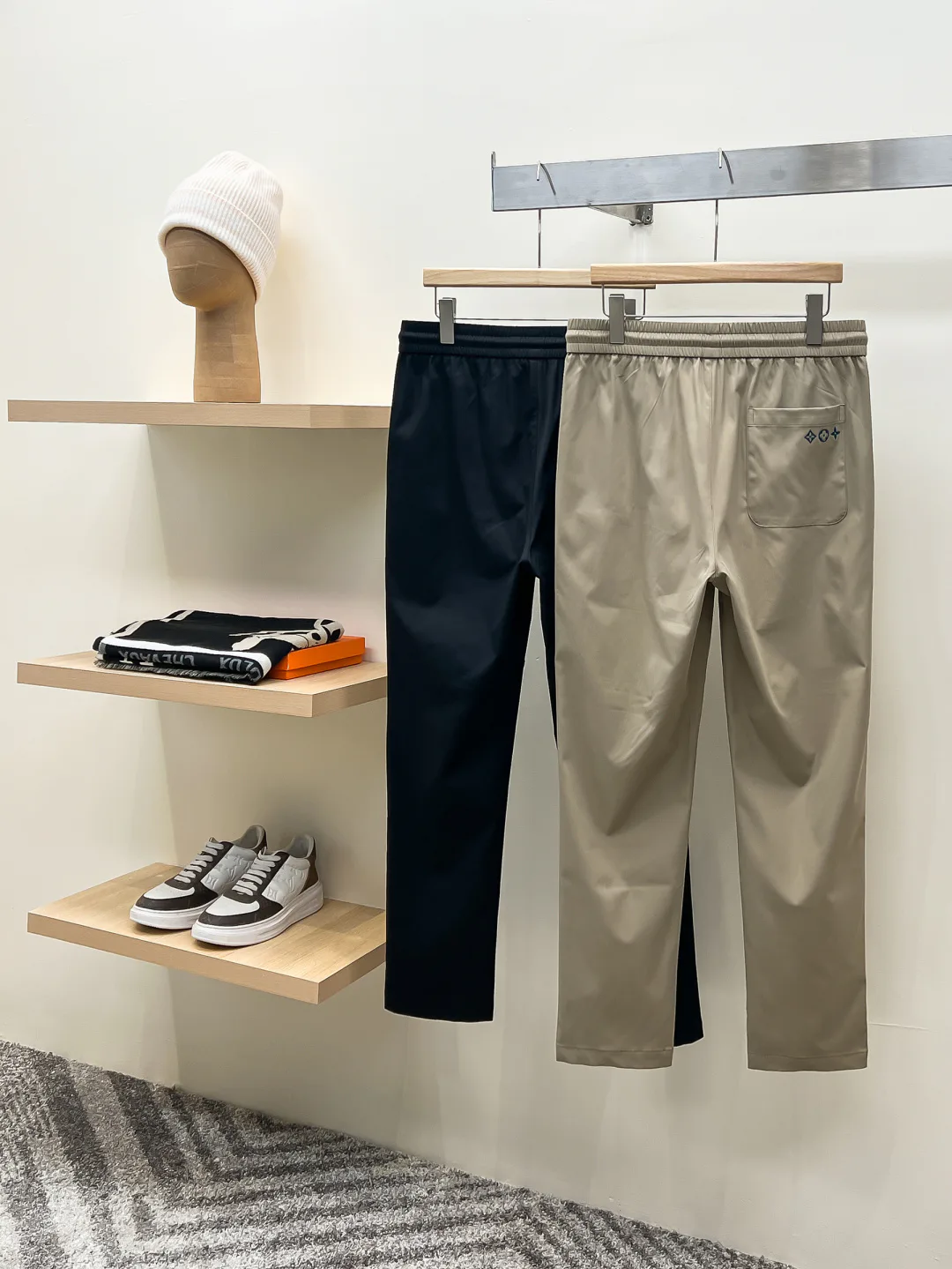 Men's Trousers LOUIS VUITTON 18499206