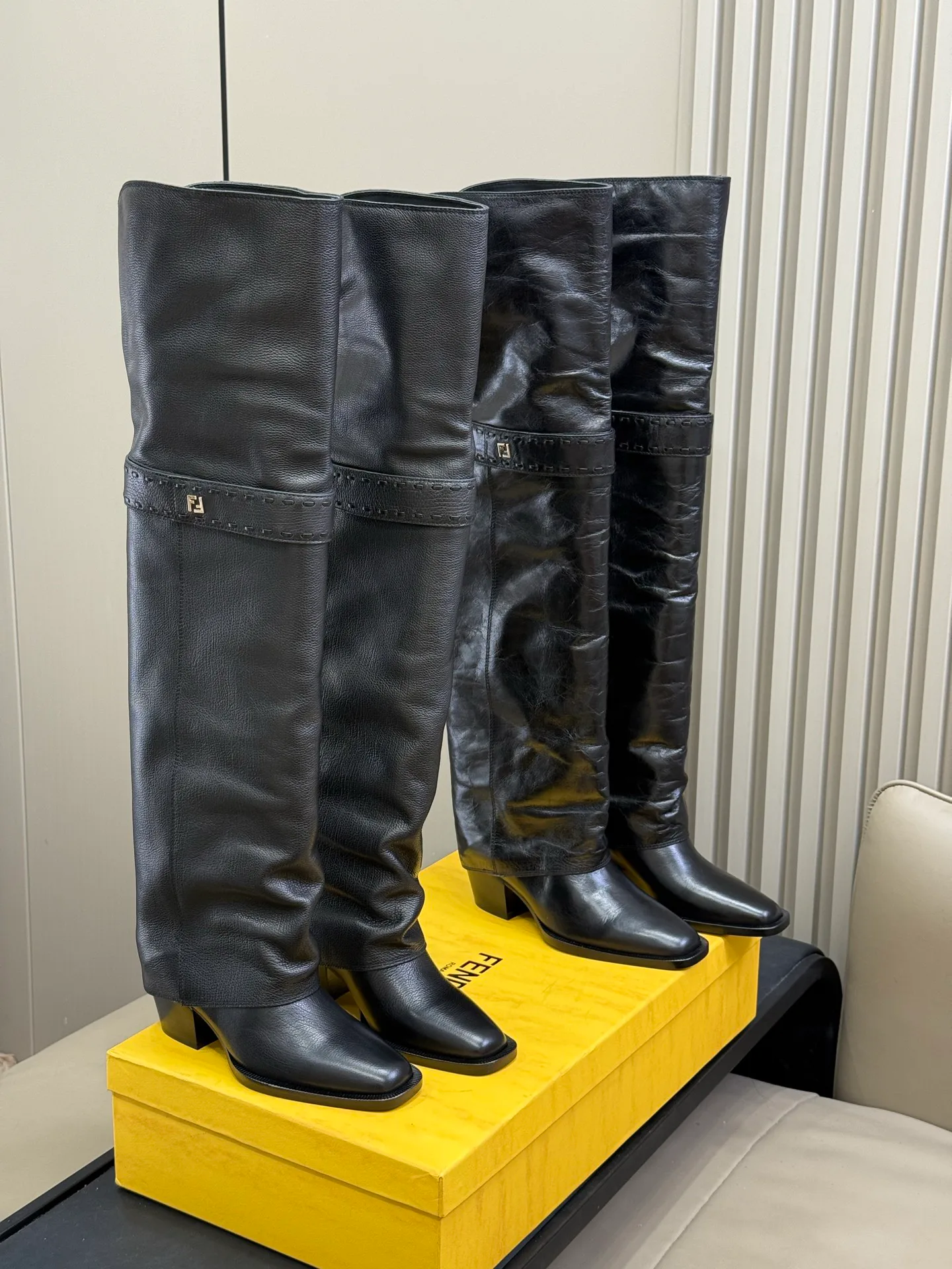 Women's Boots FENDI 18370133