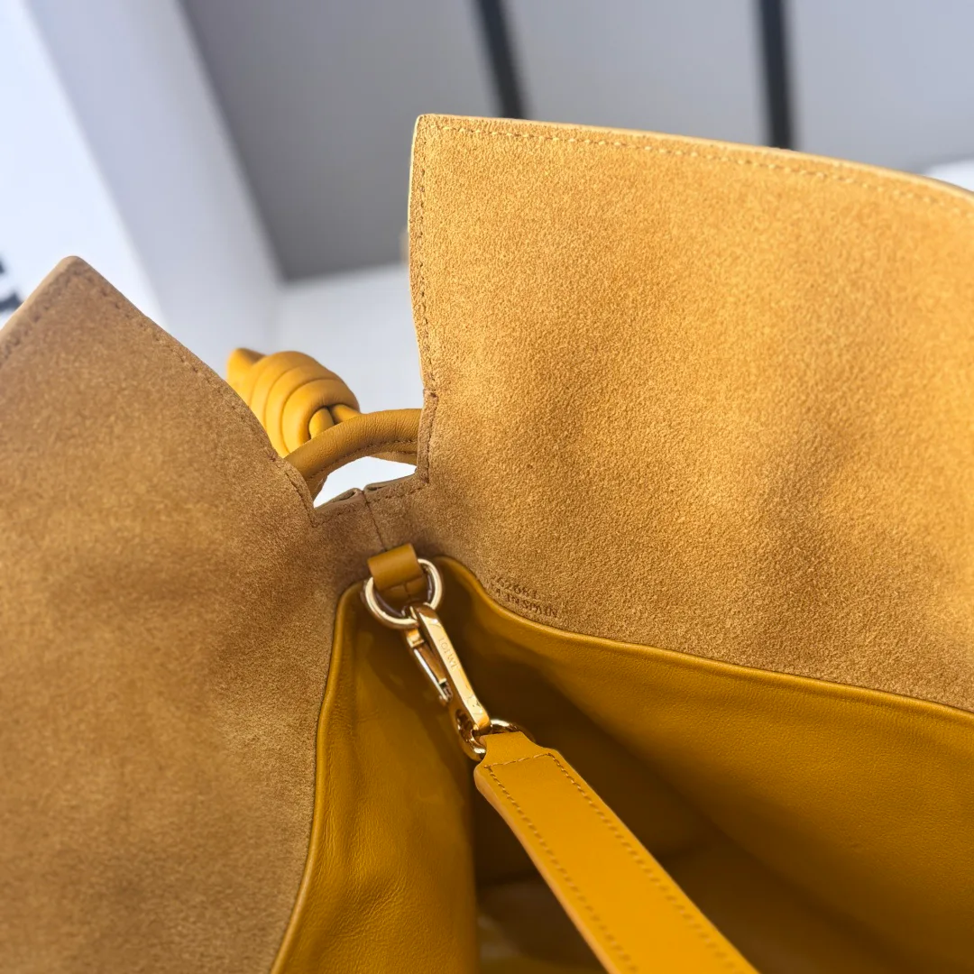 Women's Classic Handbags LOEWE 18383416