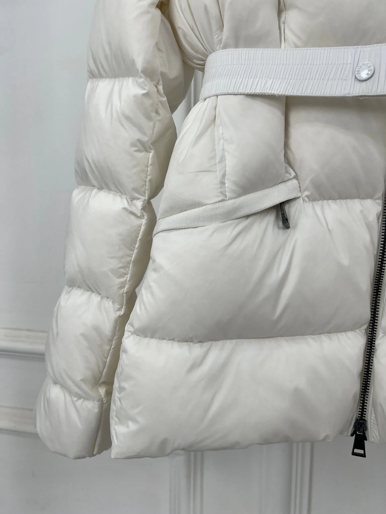 Women's Jackets And Down Jackets MONCLER 18416114