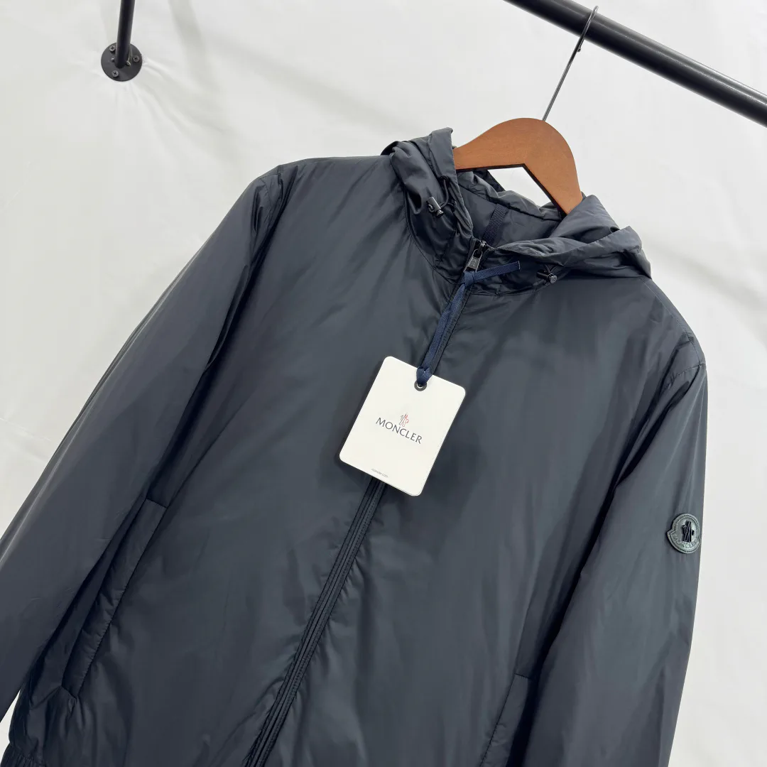 Men's Jackets And Down Jackets MONCLER 17827402