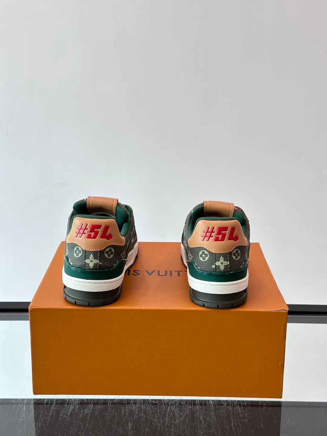Men's Sneakers LOUIS VUITTON 18400625
