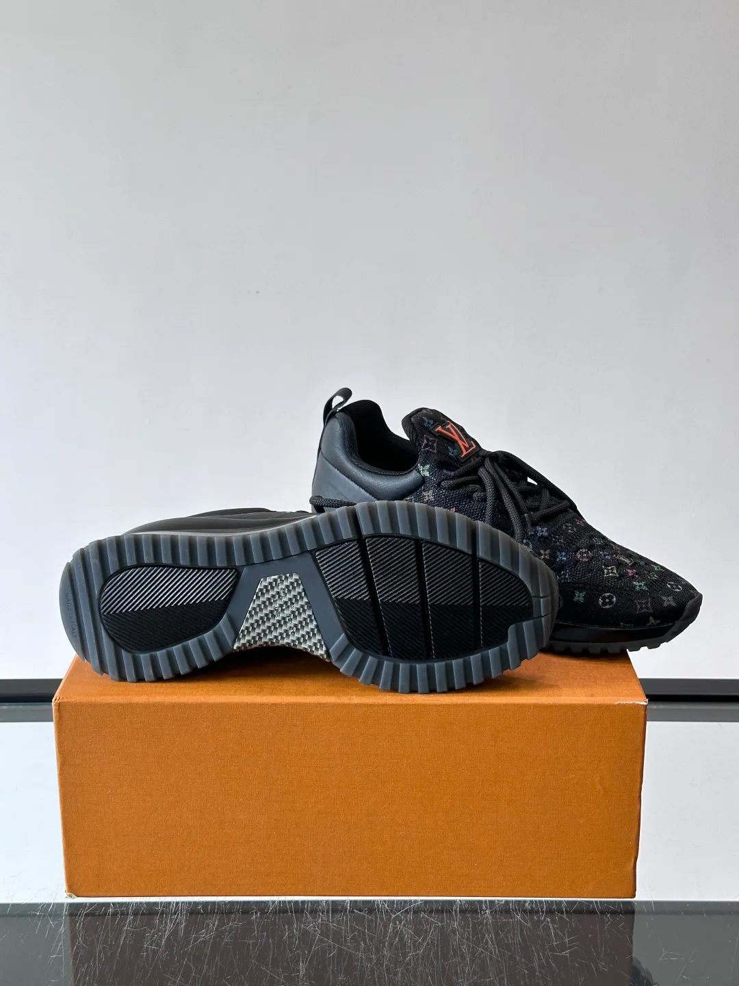 Men's Sneakers LOUIS VUITTON 17588577