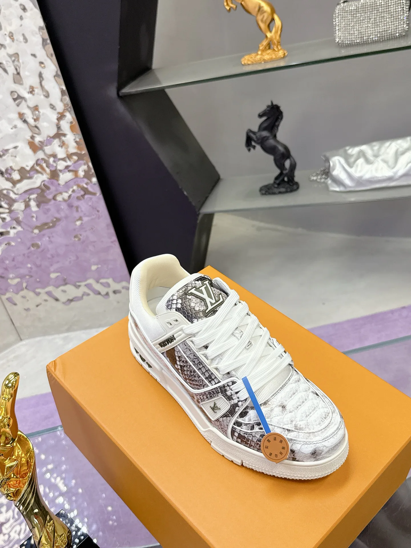 Men's Sneakers LOUIS VUITTON 17530407