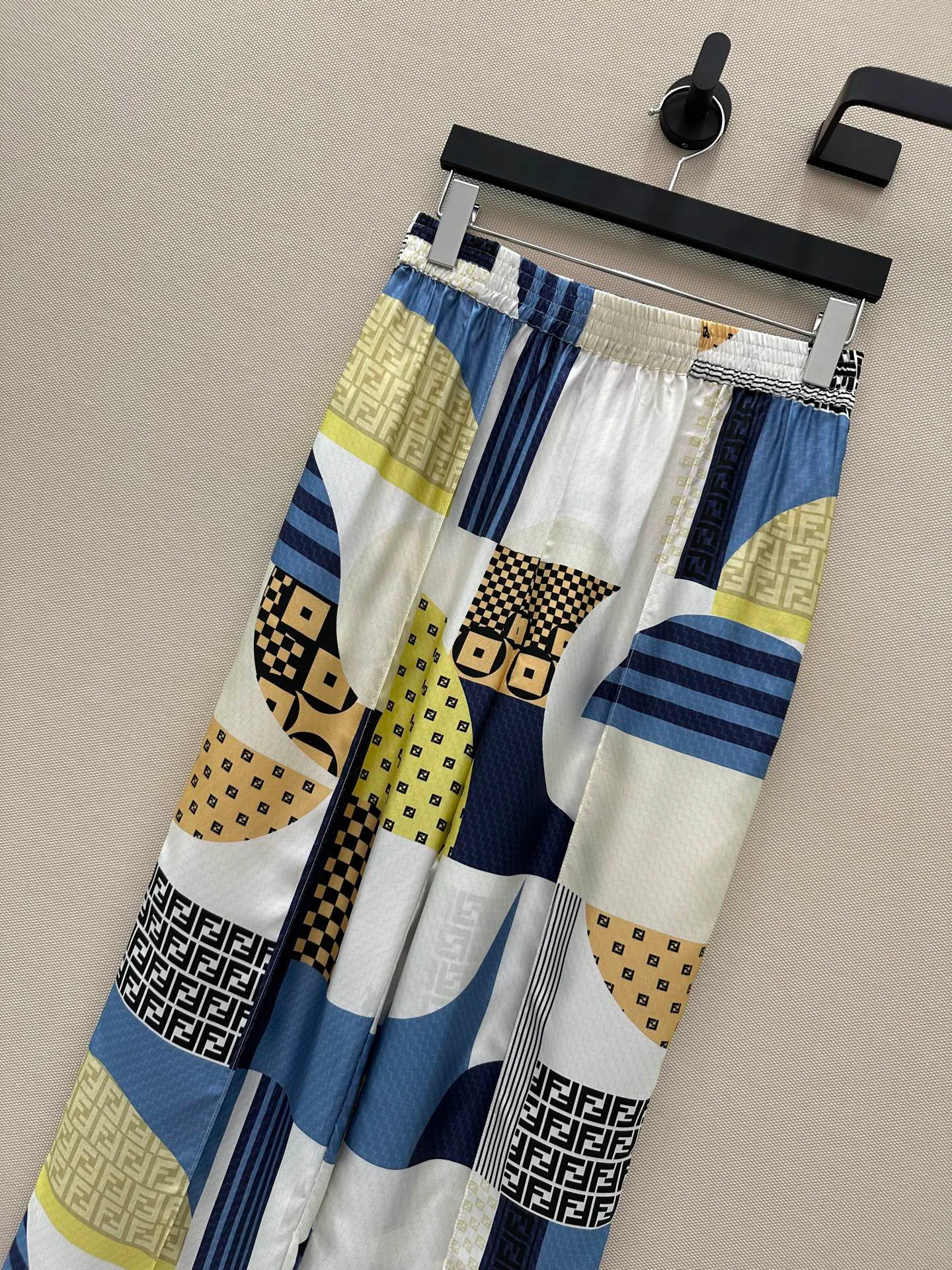 Women's Trousers FENDI 17953282