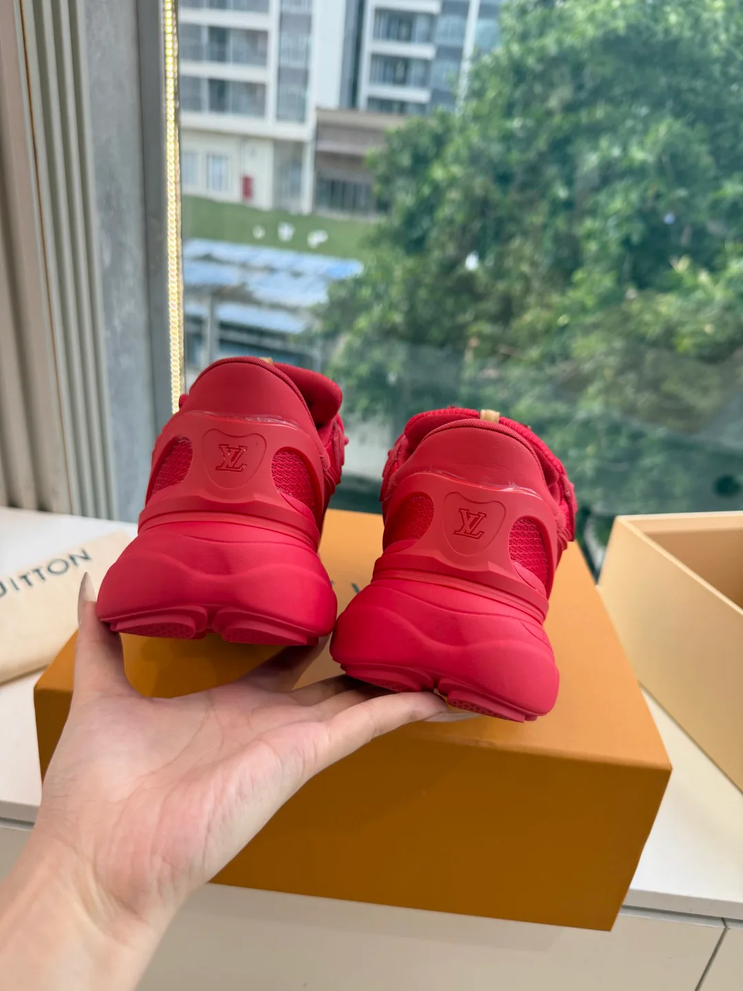Women's Sneakers LOUIS VUITTON 18053494
