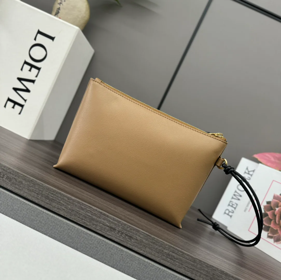 Women's Clutches LOEWE 18116464