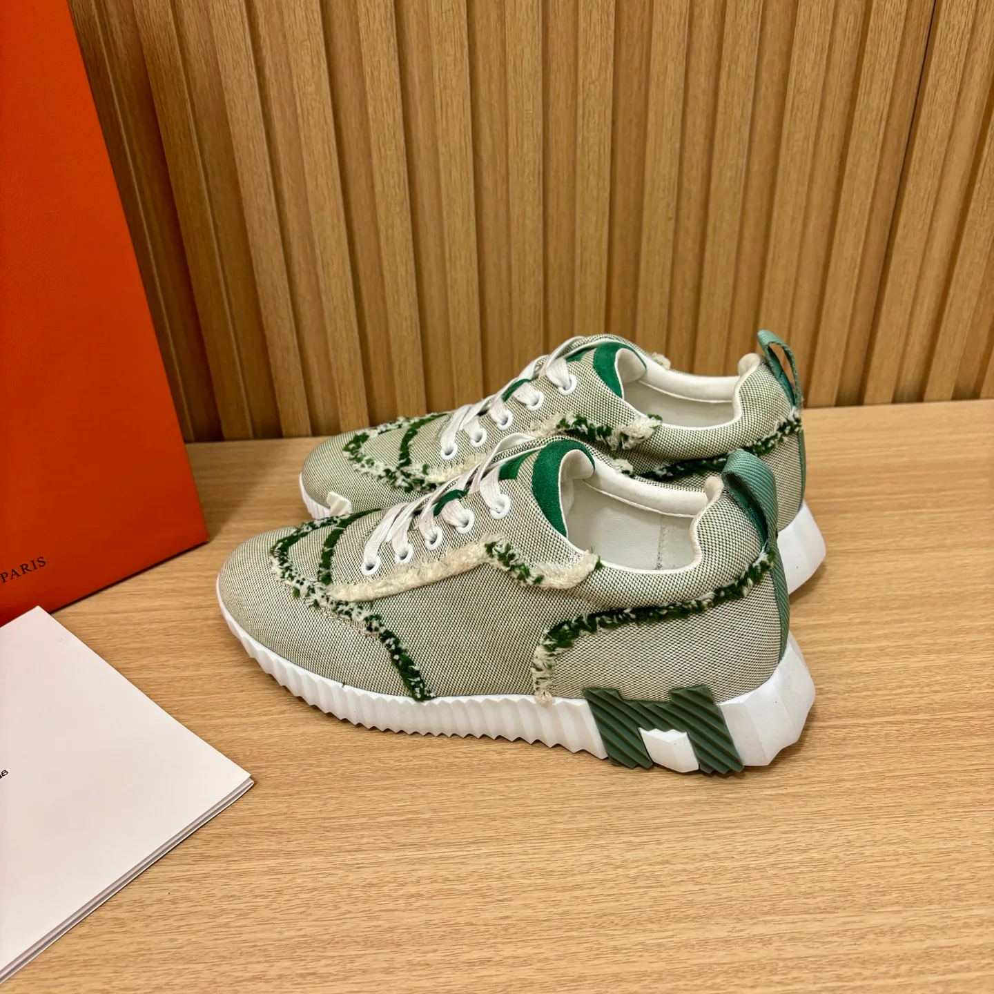 Women's Sneakers LOUIS VUITTON 18387023